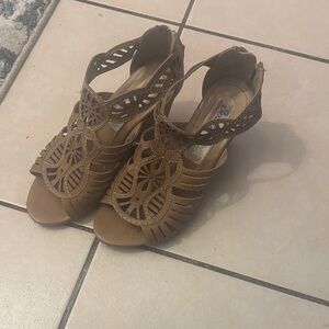 Women’s Tan Cutout Peep-Toe Heels